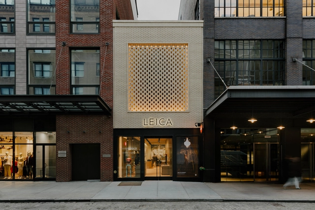 Galeria Leica / Format Architecture Office - Fotografia de Interiores, Galeria, Fachada, Porta
