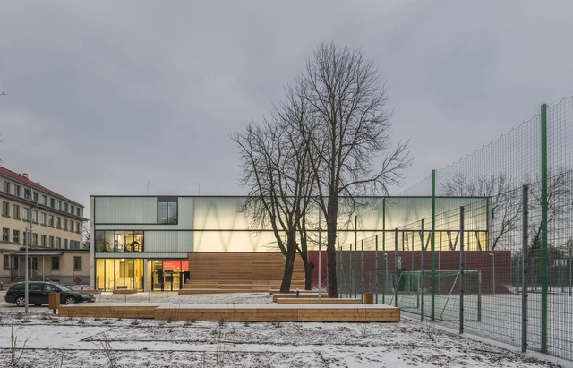 Gimnasio deportivo Zsoms Cracovia / eM4.Pracownia Architektury.Brataniec - Fotografía exterior, Arquitectura Deportiva, Fachada