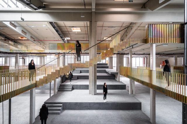 Handelszentrum 16商业中心 / smartvoll - 室内图, 办公室内设计, 楼梯, 扶手