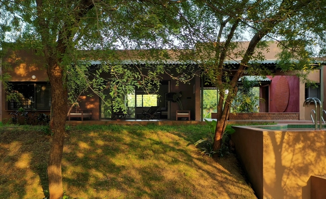 Courtyard House by the Water / Studio DesignSeed - Exterior Photography, Houses, Garden