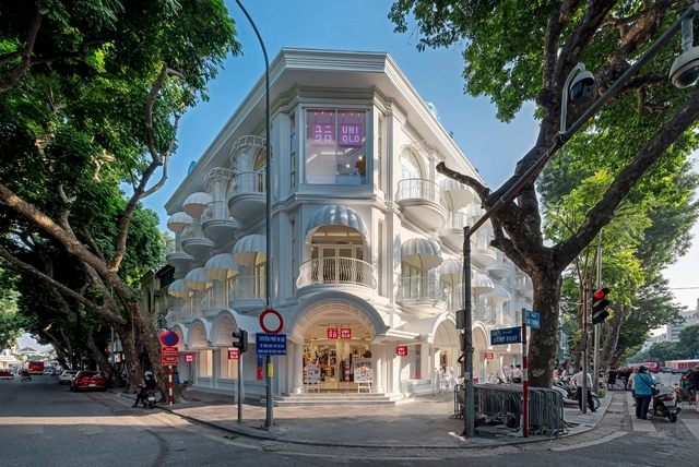 Hanoi 优衣库旗舰店 / RED DESIGN GROUP - 越南 - 建筑图, 商店, 表皮, 门