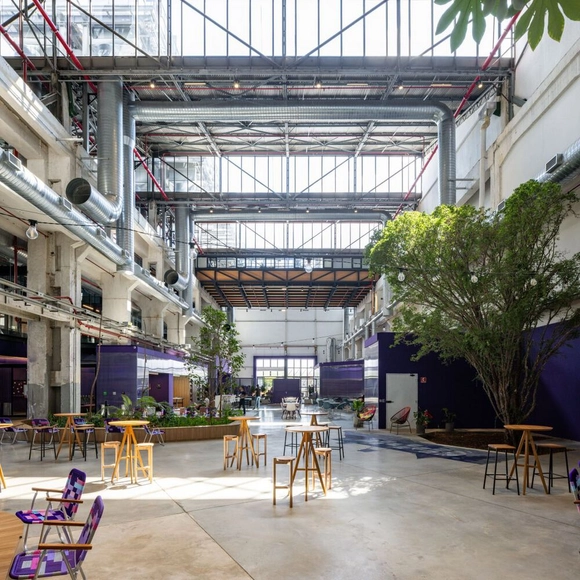 Nubank Spark Offices / MM18 Arquitetura - Exterior Photography, Offices Interiors, Facade, Table, Chair