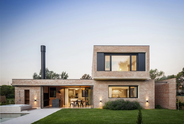 Casa Brick / Lattes Salinas Arquitectos - Fotografía exterior, Casas, Fachada, Puerta