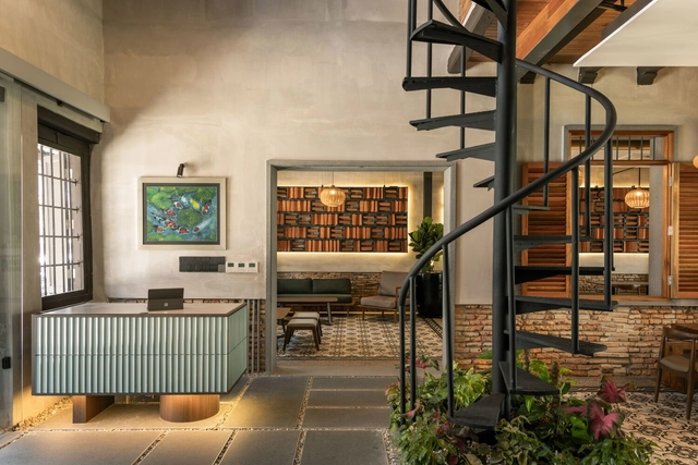 Casas Comerciais Rumah Kechik / Kaizen Architecture - Fotografia de Interiores, Loja, Escada, Porta, Viga, Mesa