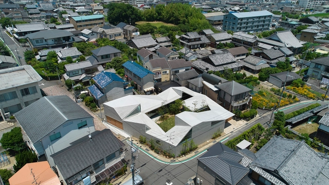 Casa en Muko / Tomohiro Hata Architect and Associates - Fotografía exterior, Casas, Fachada, Urbano