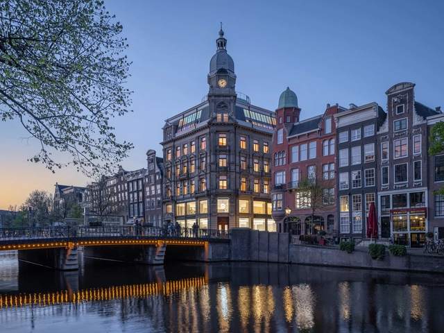 阿姆斯特丹 NIO 蔚来中心 / MVRDV - 建筑图, 商店, 城市