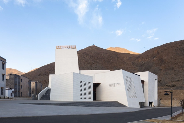 Tibetan Thangka Art Museum / AND Studio - Museum