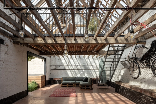 Casa Miel y Eline / atelier vens vanbelle - Fotografía interior, Casas, Fijación Vigas, Fachada, Bancas