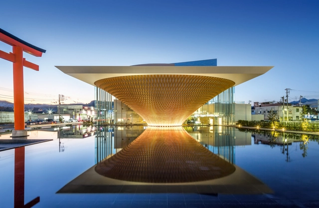 Desde refugios tubulares de papel hasta innovaciones en madera: la obra completa de Shigeru Ban explorada por Philip Jodidio para Taschen - Imagen Principal