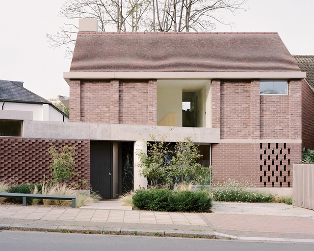 Casa de seis columnas / 31/44 Architects - Fotografía exterior, Casas, Fachada