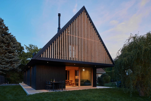Casa Inspirada em Cabana / Atelier Hajný - Fotografia de Exterior, Casas, Fachada