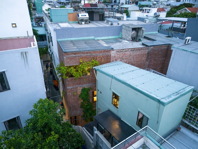 The Lantern House / Ho Khue Architects - Houses
