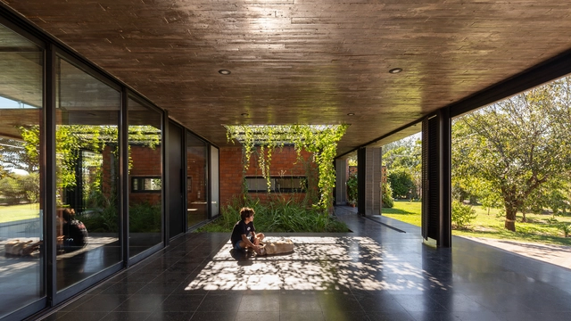 A Casa dos 7 Pátios / Arquitectura Spinetta - Casas