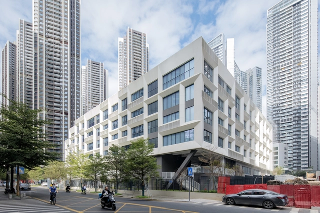 深圳市龙华区创新实验学校(初中部) / 筑博设计联合公社+厘米制造 - 高中