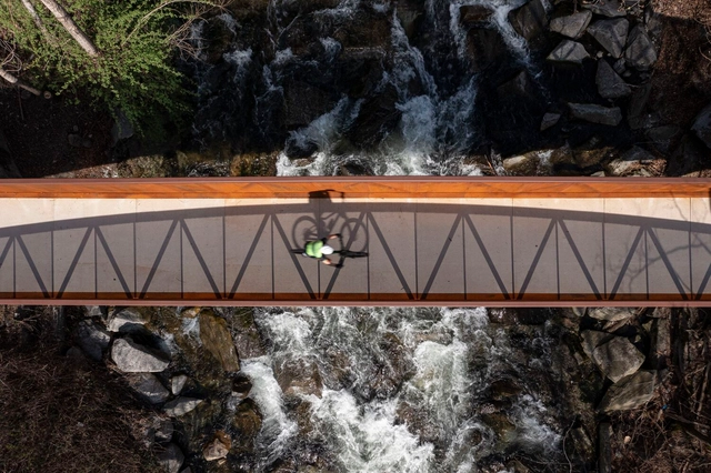 Renovación del puente peatronal Mezzovico / Enrico Sassi Architetto - Puente Peatonal