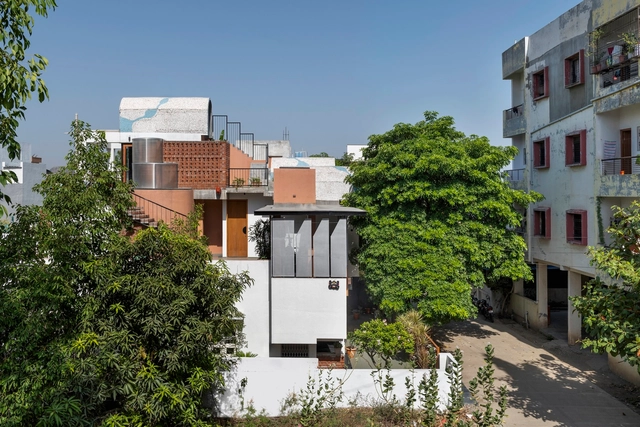 A Casa Abobadada / Vrushaket Pawar + Architects (VP+A) - Casas
