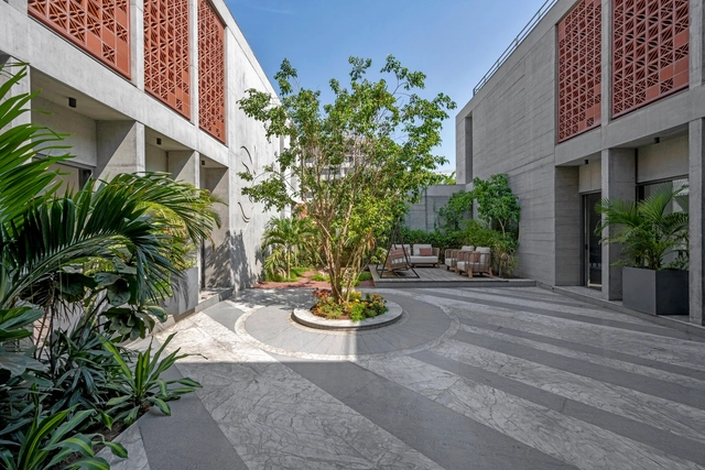 Mehul Patel Residence / Groundwork Architecture - Houses