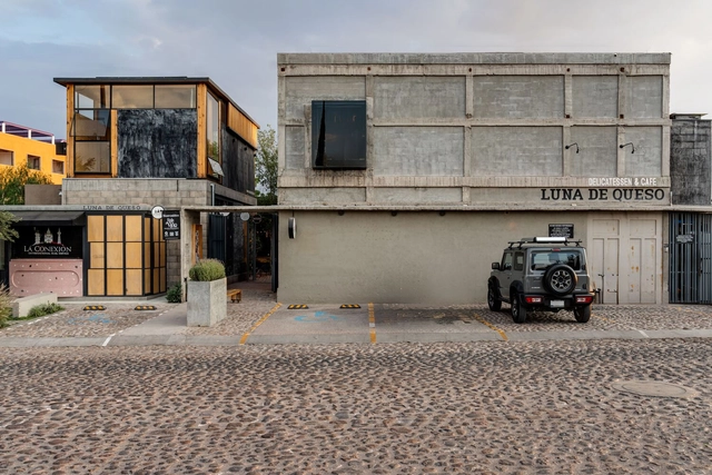 Centro gastronómico dinámico Luna de Queso / mauricio Alonso. m arquitecturA - Fotografía exterior, Restaurantes & Bares, Fachada