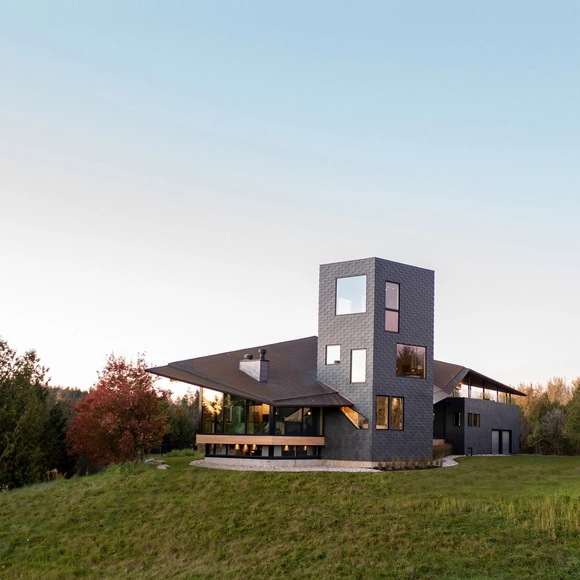 Forest Retreat House / Kariouk Architects - Houses