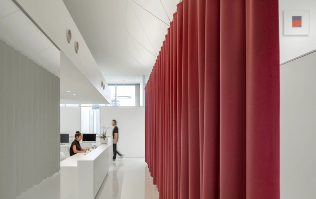 Southwest Breast and Aesthetics Medical Office / Wendell Burnette Architects - Medical Facilities
