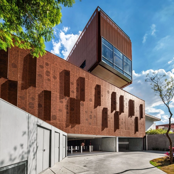 Faculdade Rudolf Steiner / Biselli Katchborian Arquitetos - Universidade