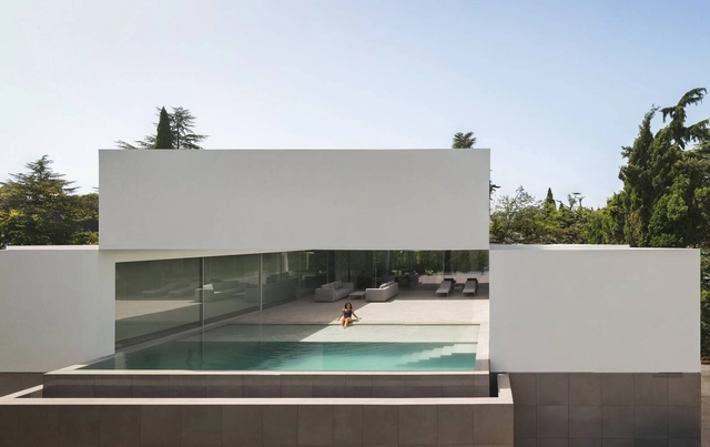 Casa compluvium / Fran Silvestre Arquitectos - Casas