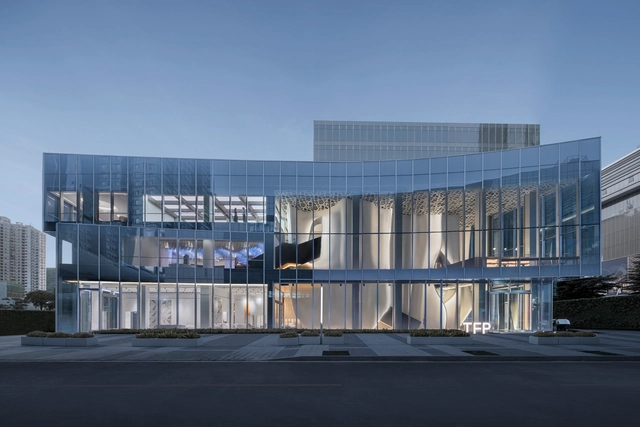 The Veil City Lounge  / Groundwork Architects & Associates - Town & City Hall