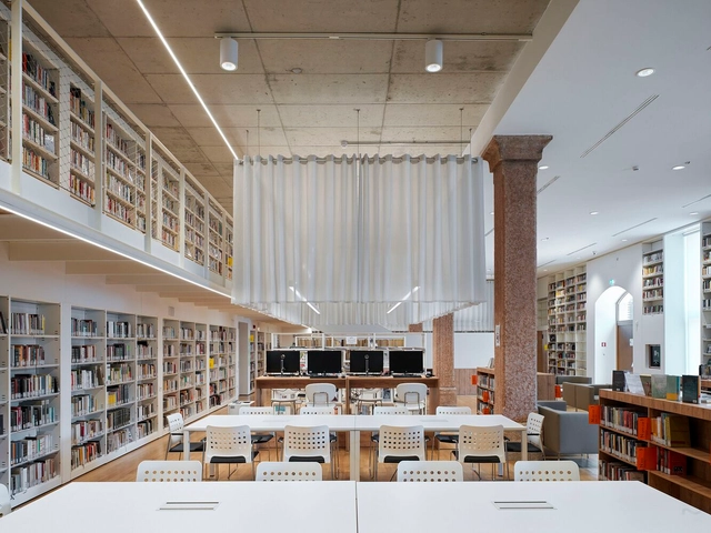 Biblioteca municipal y centro cultural Alberto De Eccher dall'Eco / DAP Studio - Fotografía interior, Reconversión, Mesas, Sillas