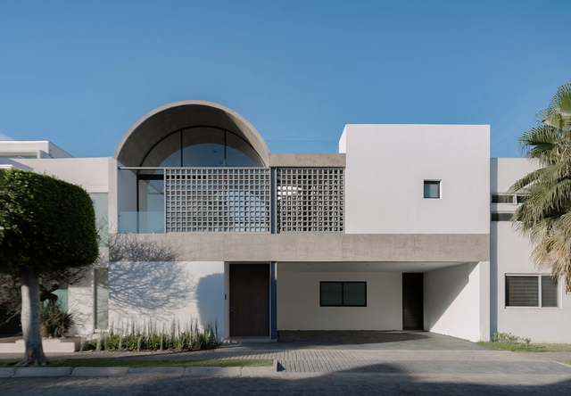 Casa Novena / EBA - Fotografía exterior, Casas, Fachada, Puerta