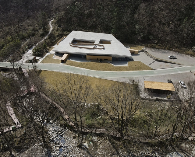 The Nature Education Center of Tangjiahe / CLAB Architects - Research Center