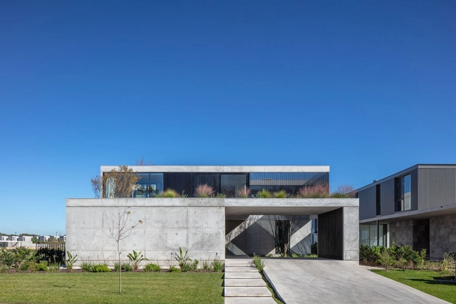 Casa 3 patios / Israel & Teper Arquitectos - Fotografía exterior, Casas, Fachada
