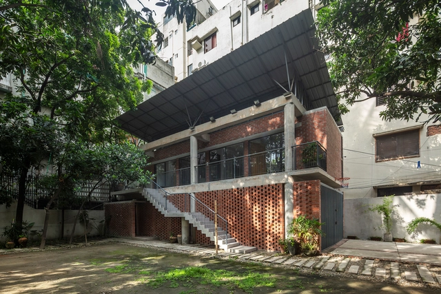 Um pavilhão de chuva / Sthapotik - Fotografia de Exterior, Edifícios De Escritórios, Fachada