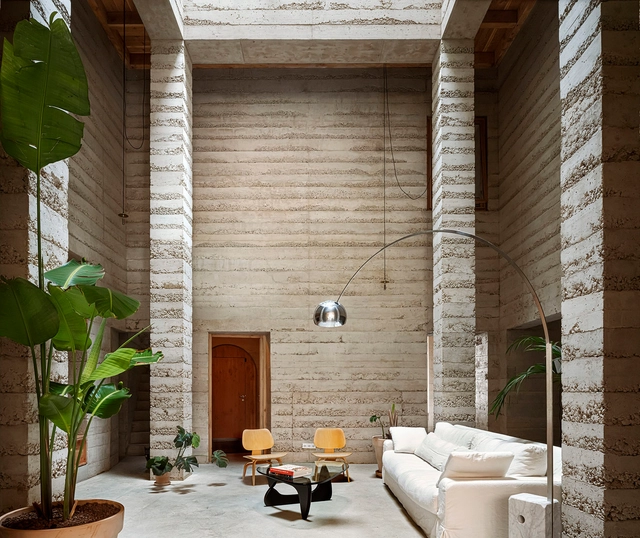 Casa 1736  / HARQUITECTES - Fotografía interior, Casas, Puerta, Fachada, Mesas