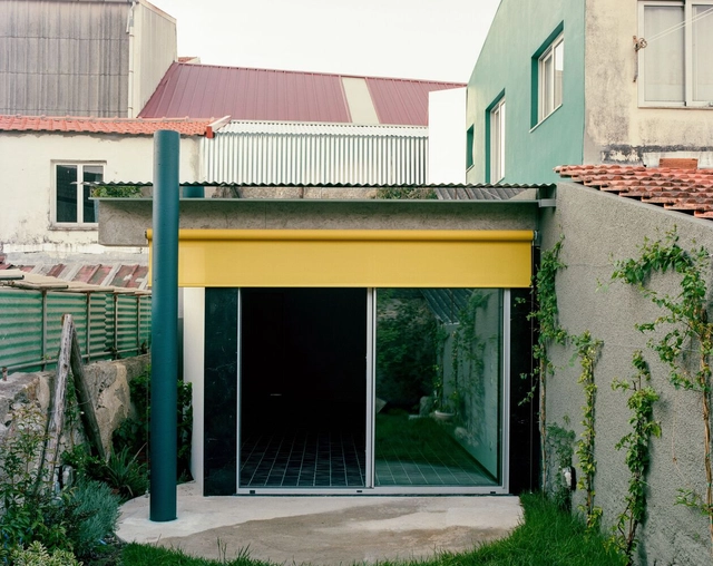 House Within a Few Lines / fala - Exterior Photography, Houses, Door, Facade