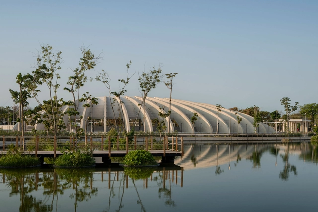 Gran parque La Plancha / Quesnel arquitectos + Muñoz Arquitectos - Fotografía exterior, Parque, Arco