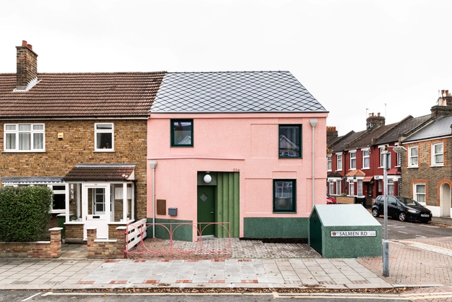 Refurbishment vs. Demolition: Enhancing Housing for Sustainable Energy Efficiency - Featured Image