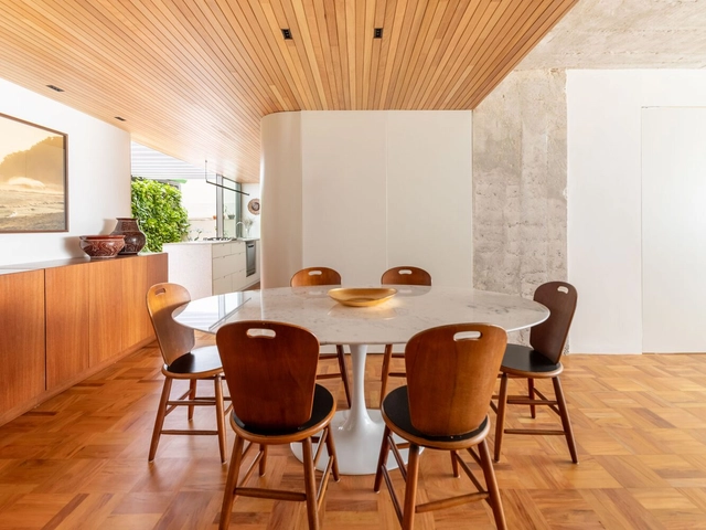 Apartamento Conego / Luis Canepa Arquitetos + Lucila Dib - Fotografia de Interiores, Interiores De Apartamentos, Mesa, Cadeira