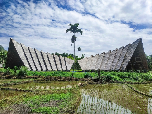Salón de bambú KAKR / cavatinastudio + Brahmawanta Architecteam - Comunidad