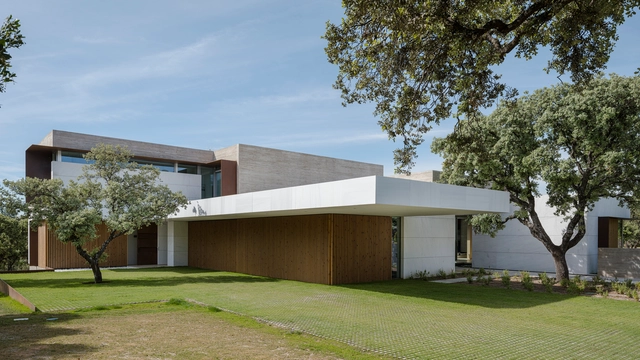 A Single-Family Home in La Moraleja / Bueso-Inchausti & Rein Arquitectos - Exterior Photography, Houses, Facade, Door