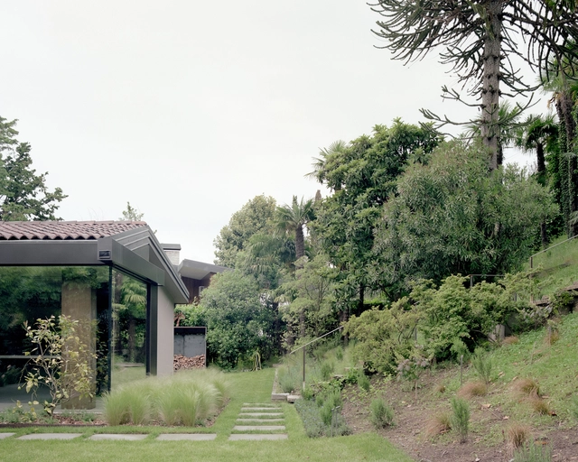 The House on the Lake / duearchitetti - Houses