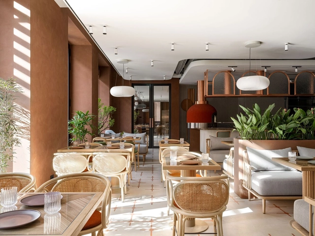 Courtyard by Marriott / STUDIO SHOO - Interior Photography, Restaurant, Table, Chair