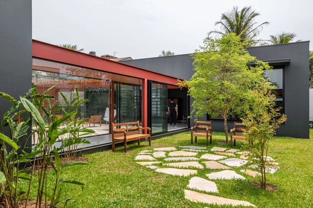 Casa Plana / LOZÍ - Fotografia de Exterior, Casas, Fachada, Cadeira