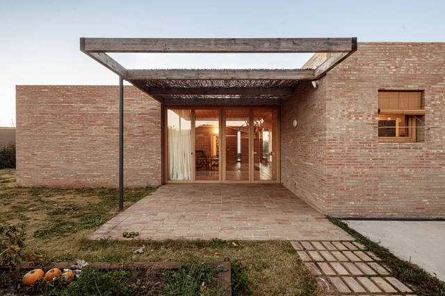 Casa LA / Alventosa Morell Arquitectes  - Fotografía exterior, Casas, Fachada, Puerta