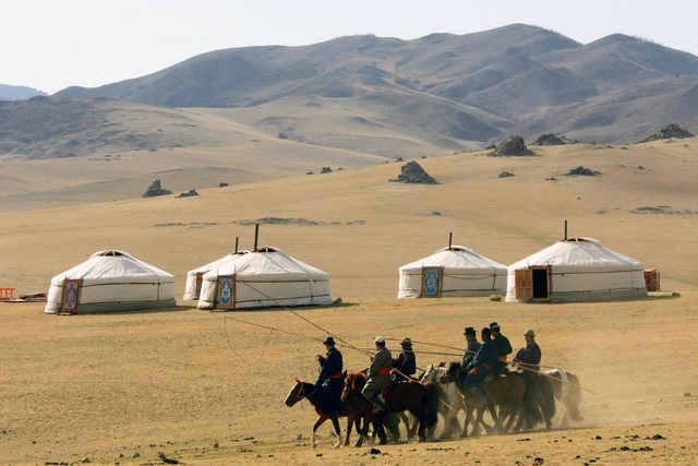 Arquitectura Vernácula: Yurtas, Viviendas Nómades en Mongolia - Imagen Principal