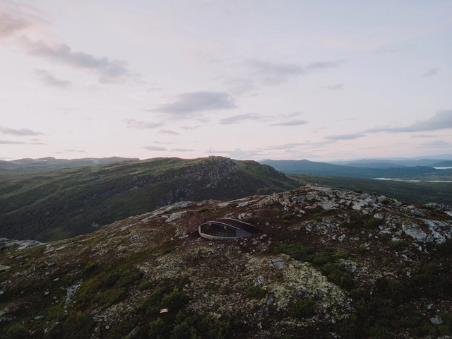 Cabaña Dagsturhytte Hovdenuten / Aksent arkitekter AS - Edificios Públicos