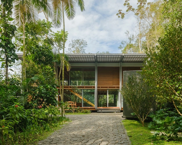 FR House / Andrade Morettin Arquitetos Associados - Exterior Photography, Houses, Garden, Door, Facade