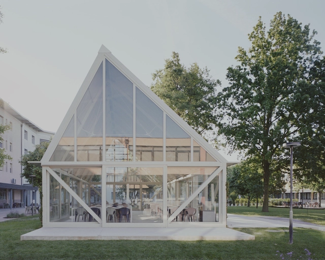 Centro de jardinería Hortus Conclusus / C&P Architetti  - Arquitectura Educacional