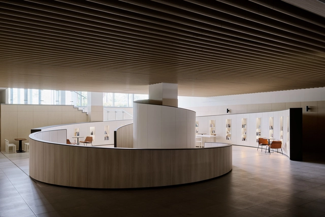 Salón comunitario KEPCO / STUDIO I'll - Arquitectura De Oficinas