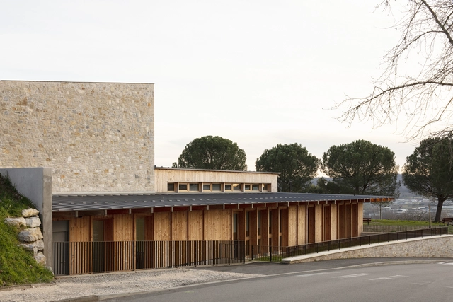 Claude Michelet Multi-Purpose Space / Faye Architectes & Associes - Community 