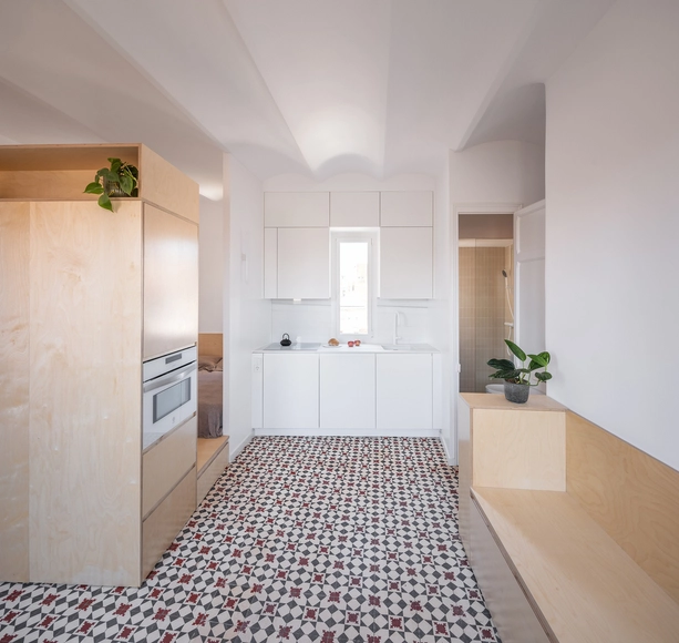 Vivienda de 24 metros en Gracia / Parramon + Tahull Arquitectes - Fotografía interior, Casas, Cocina, Puerta